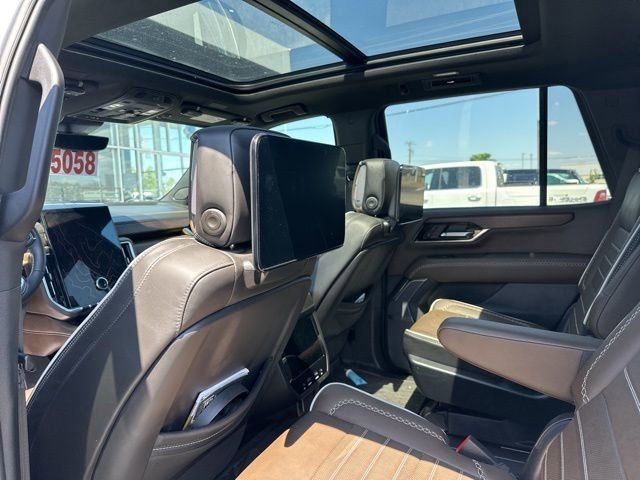 Used 2025 GMC Yukon Denali Ultimate AWD/4WD image 12