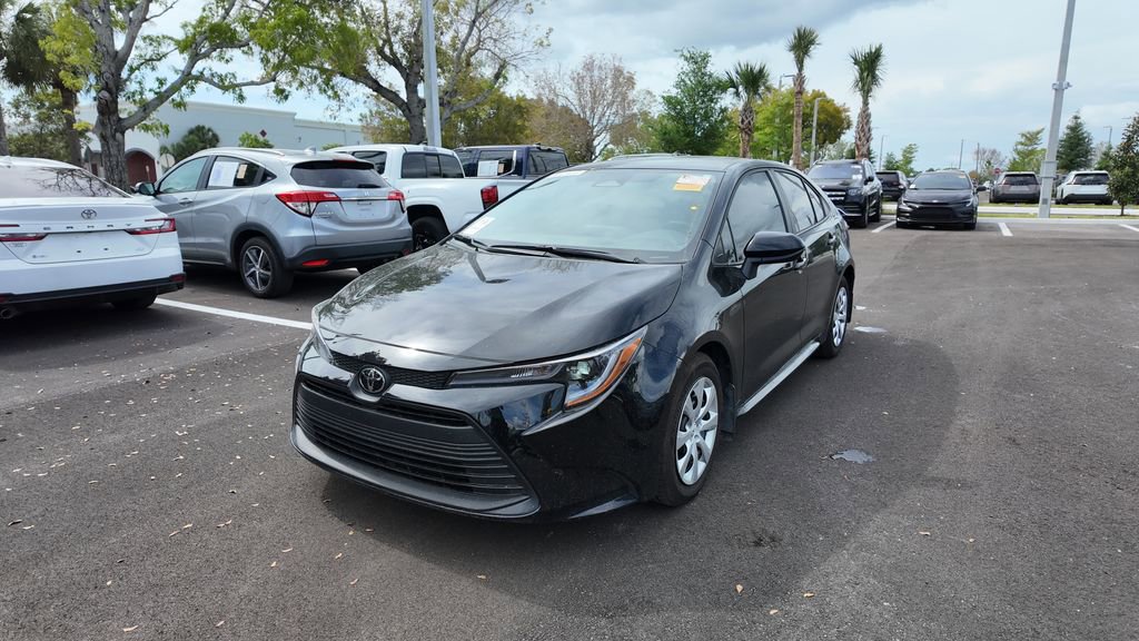 Used 2025 Toyota Corolla LE FWD image 1
