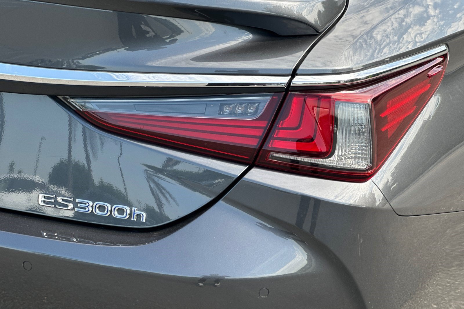 Used 2022 Lexus ES 300h w/ Accessory Package FWD image 28