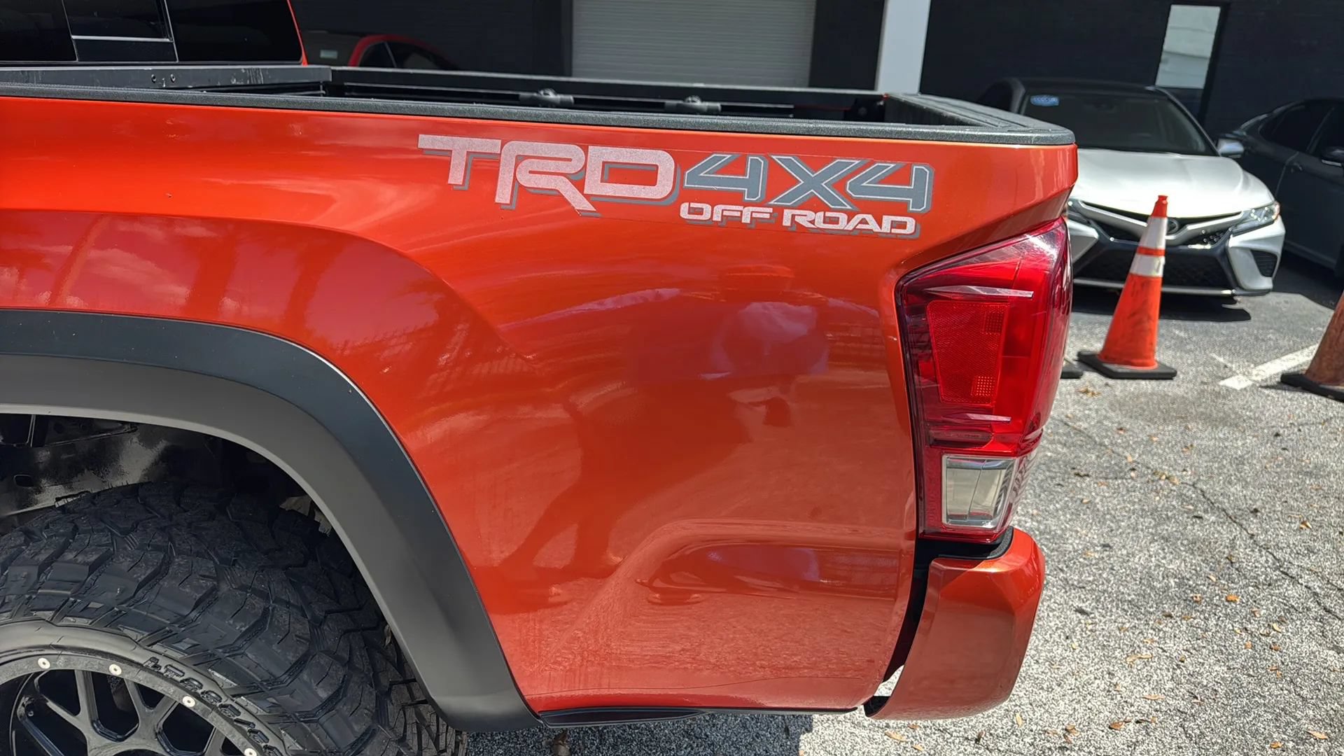 Used 2017 Toyota Tacoma TRD Off-Road w/ Premium & Technology Package AWD/4WD image 44