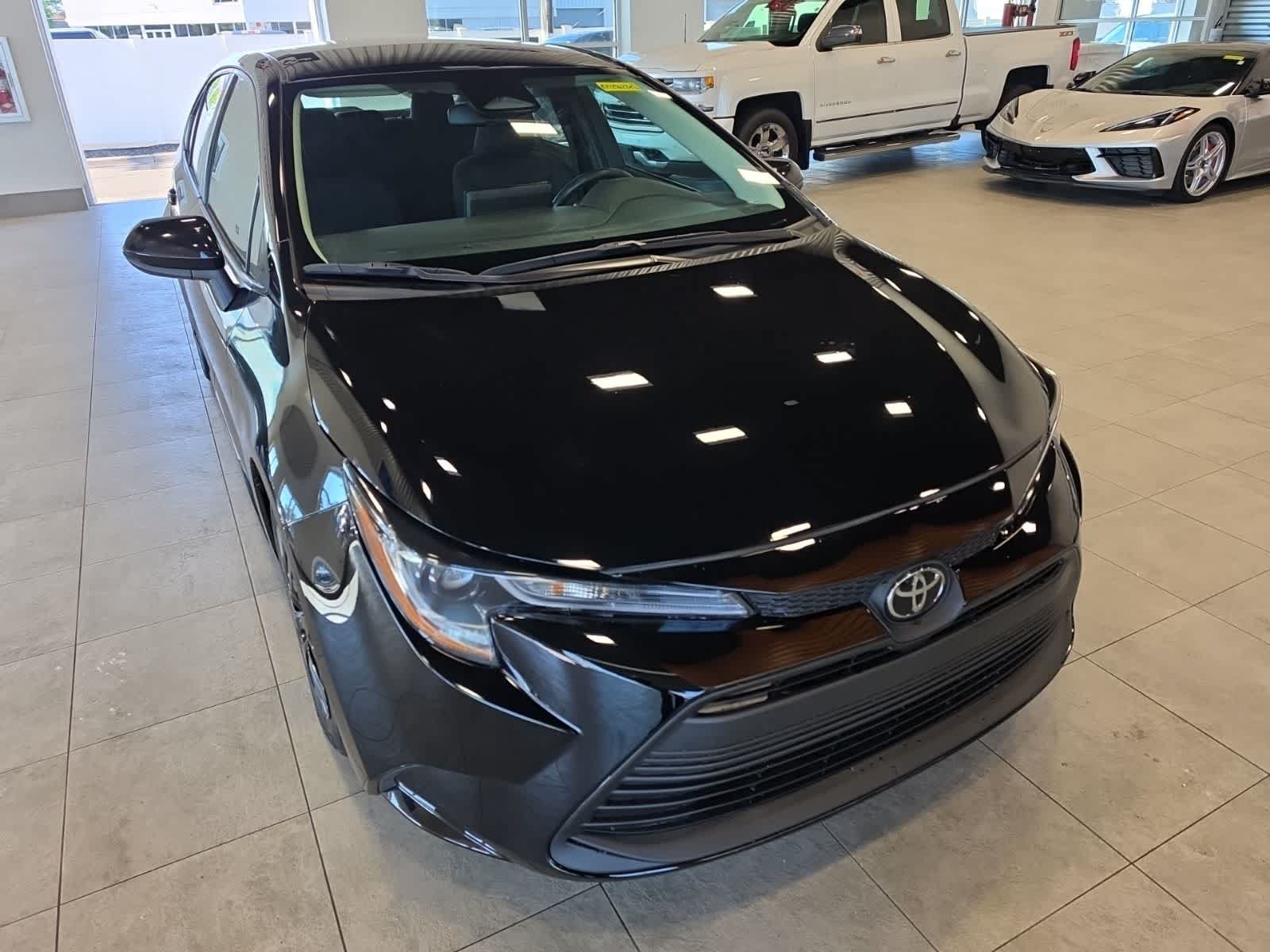 Used 2024 Toyota Corolla LE FWD image 4