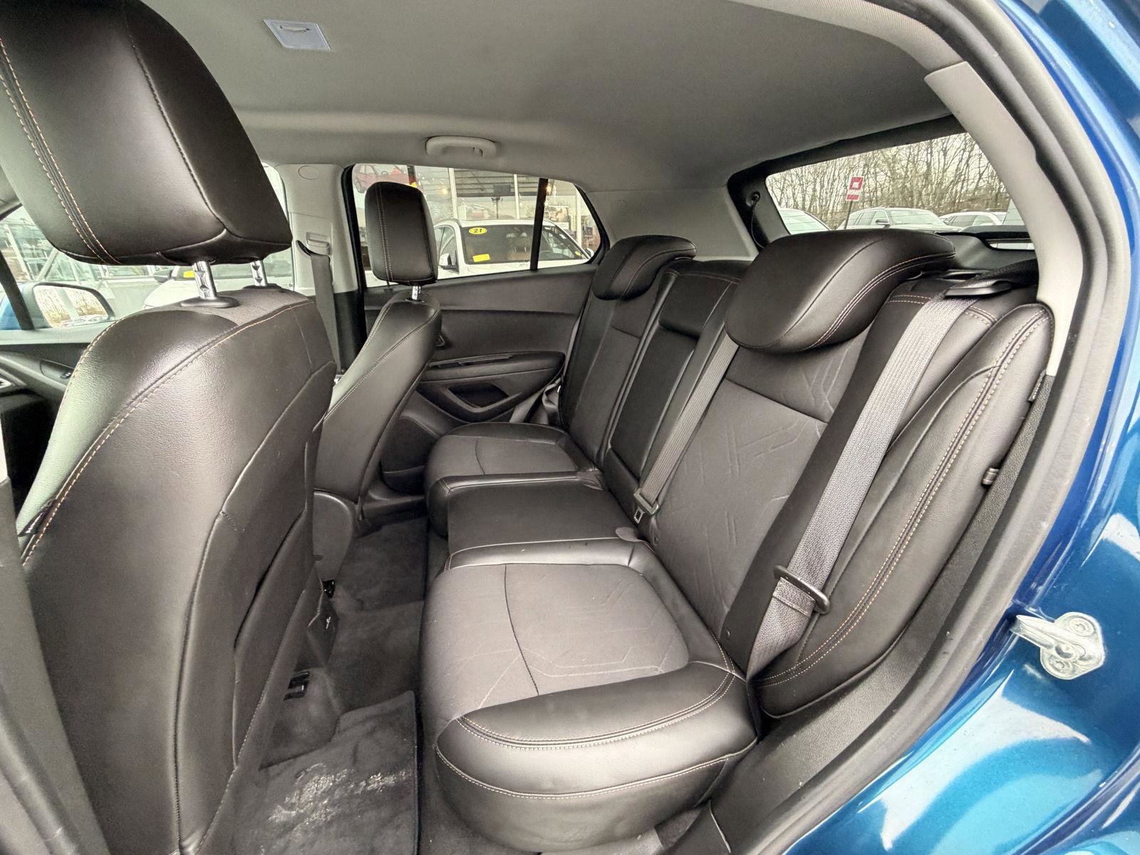 Used 2020 Chevrolet Trax LT w/ LT Convenience Package image 27