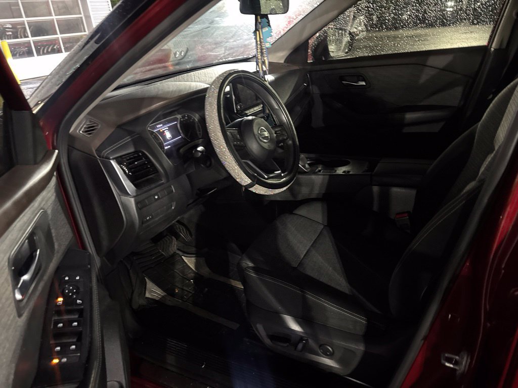 Certified 2021 Nissan Rogue SV FWD image 14