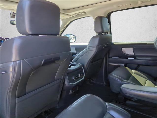 Used 2025 Ford Expedition Active image 18