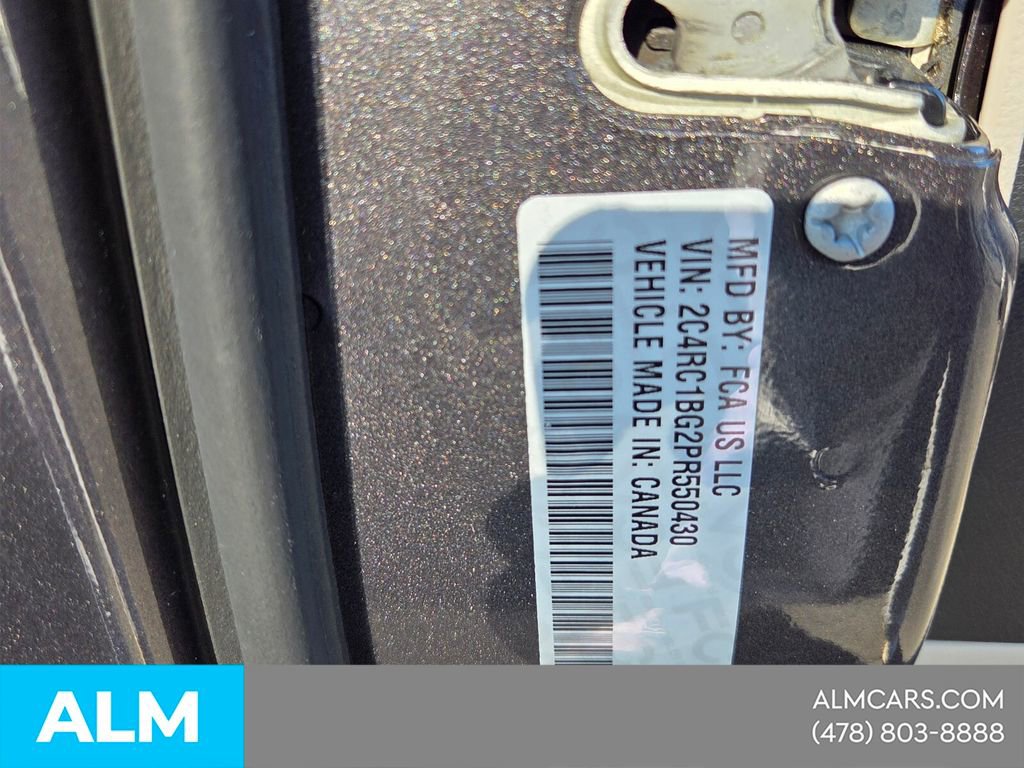 Used 2023 Chrysler Pacifica Touring-L FWD image 14