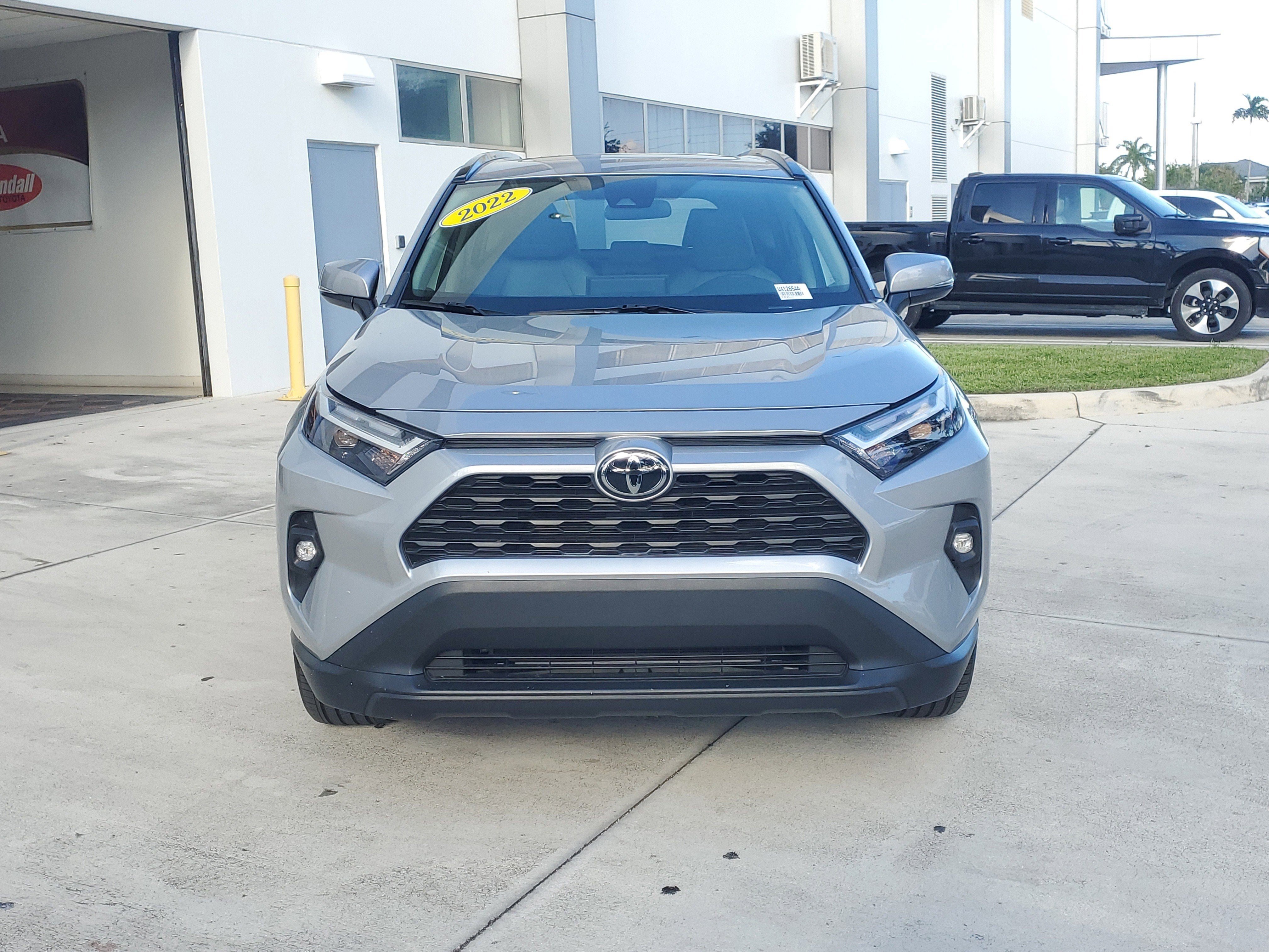 Used 2022 Toyota RAV4 XLE Premium image 9