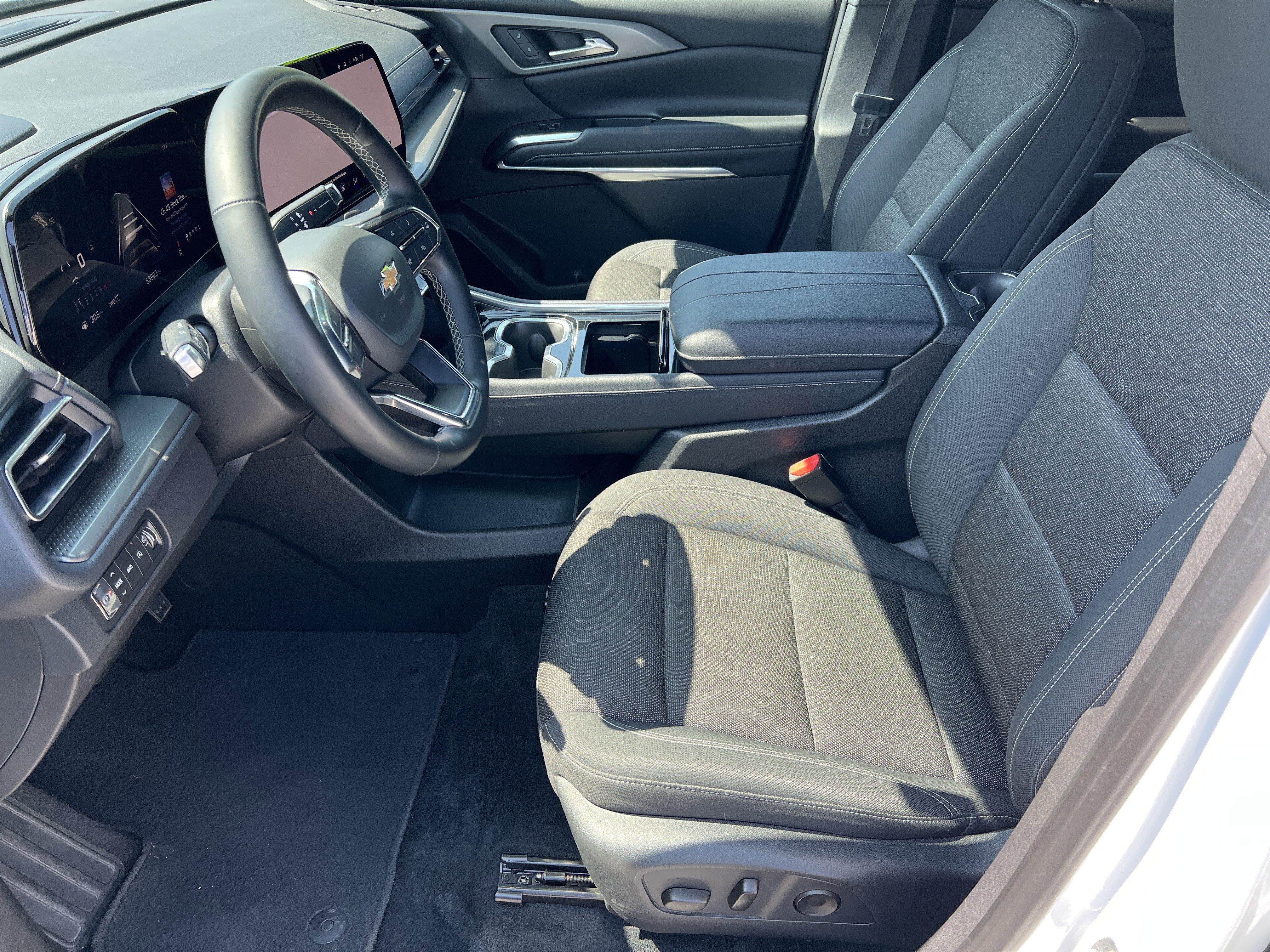 Used 2024 Chevrolet Traverse LT AWD/4WD image 21
