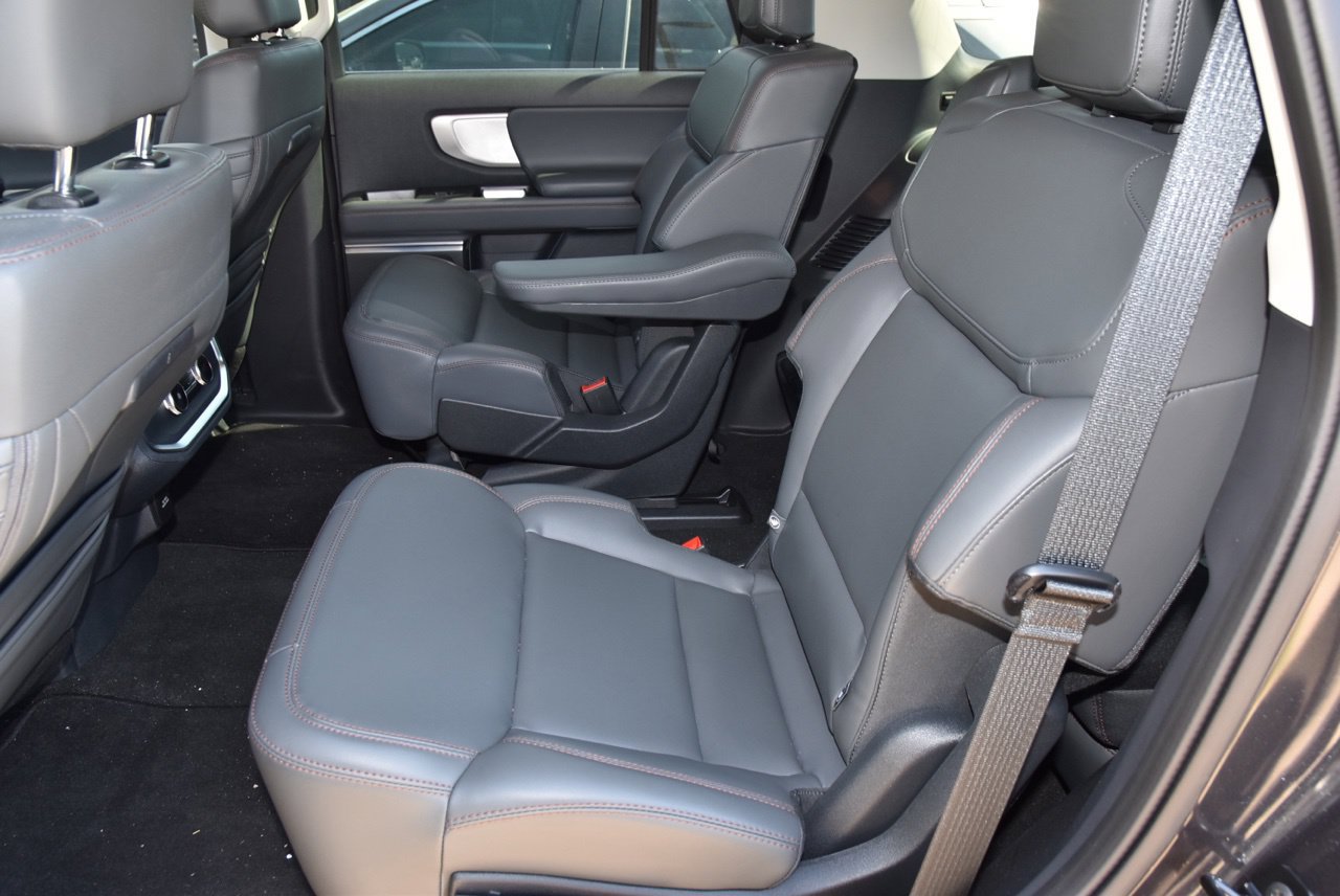 Used 2025 Ford Expedition Active RWD image 11