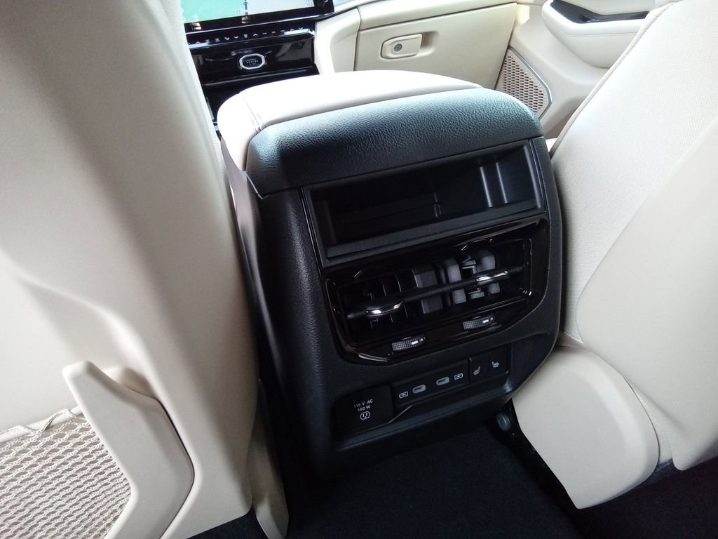 New 2026 Jeep Grand Cherokee Limited w/ Limited Altitude Package image 27