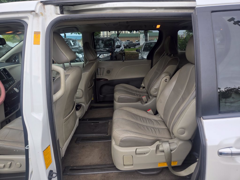 Used 2013 Toyota Sienna Limited w/ Premium Pkg AWD/4WD image 13