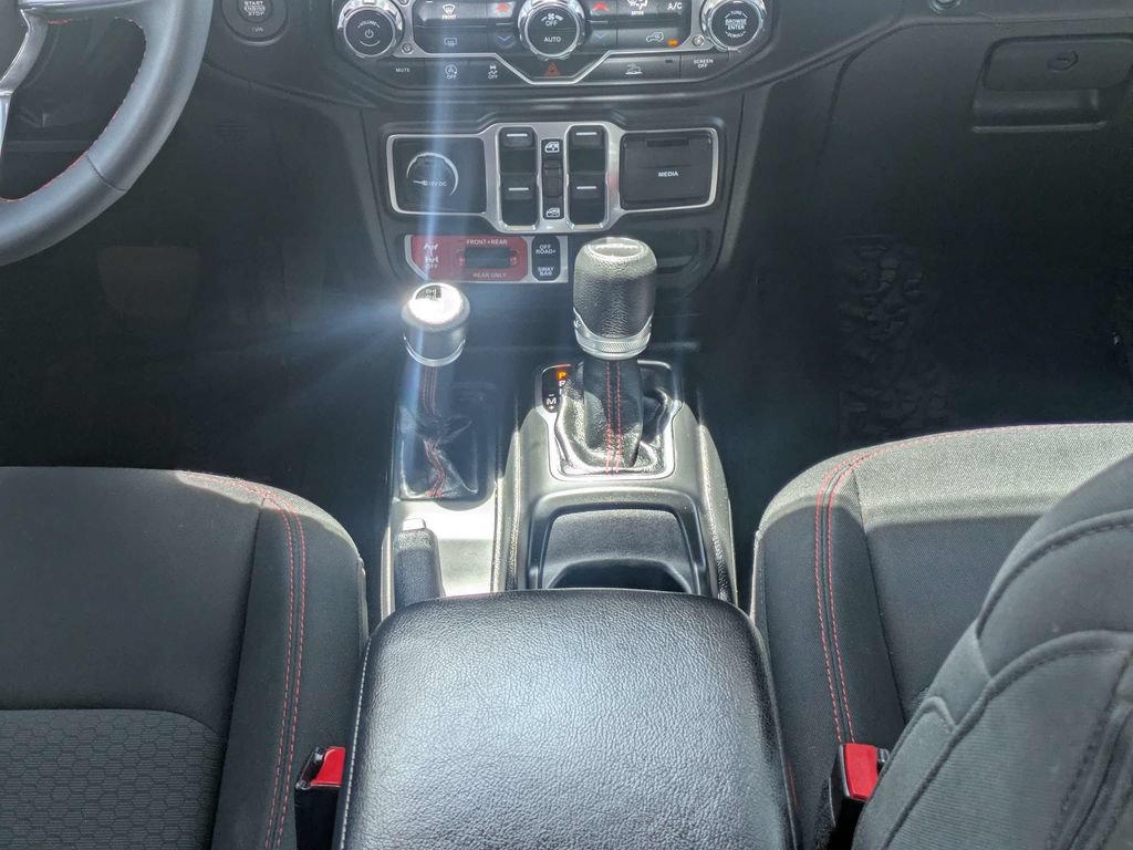 Used 2023 Jeep Gladiator Rubicon AWD/4WD image 19