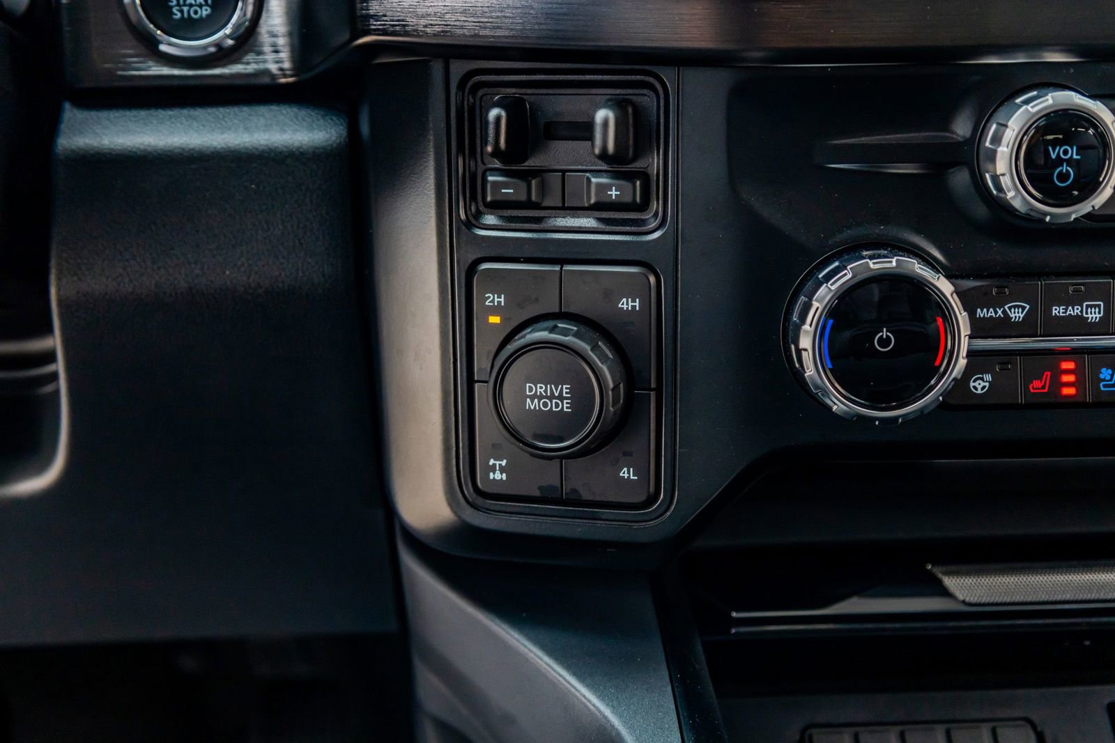 Used 2024 Ford F350 Lariat w/ Lariat Ultimate Package image 23