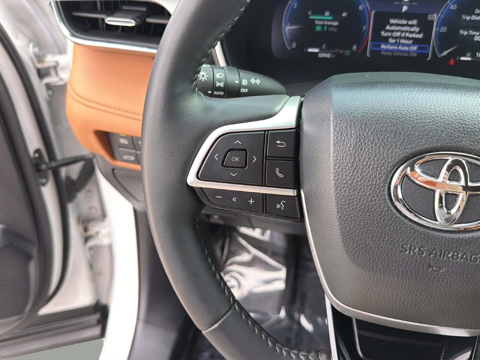 Used 2024 Toyota Highlander Platinum FWD image 17