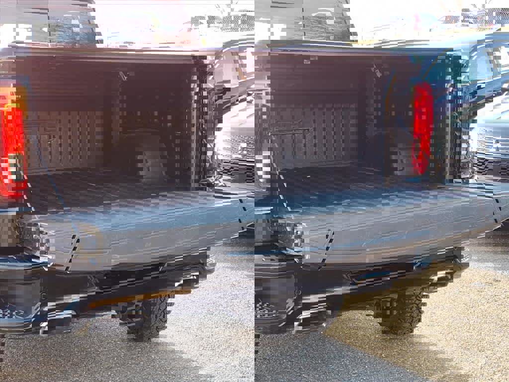 Used 2021 GMC Sierra 1500 AT4 w/ AT4 Premium Package image 5