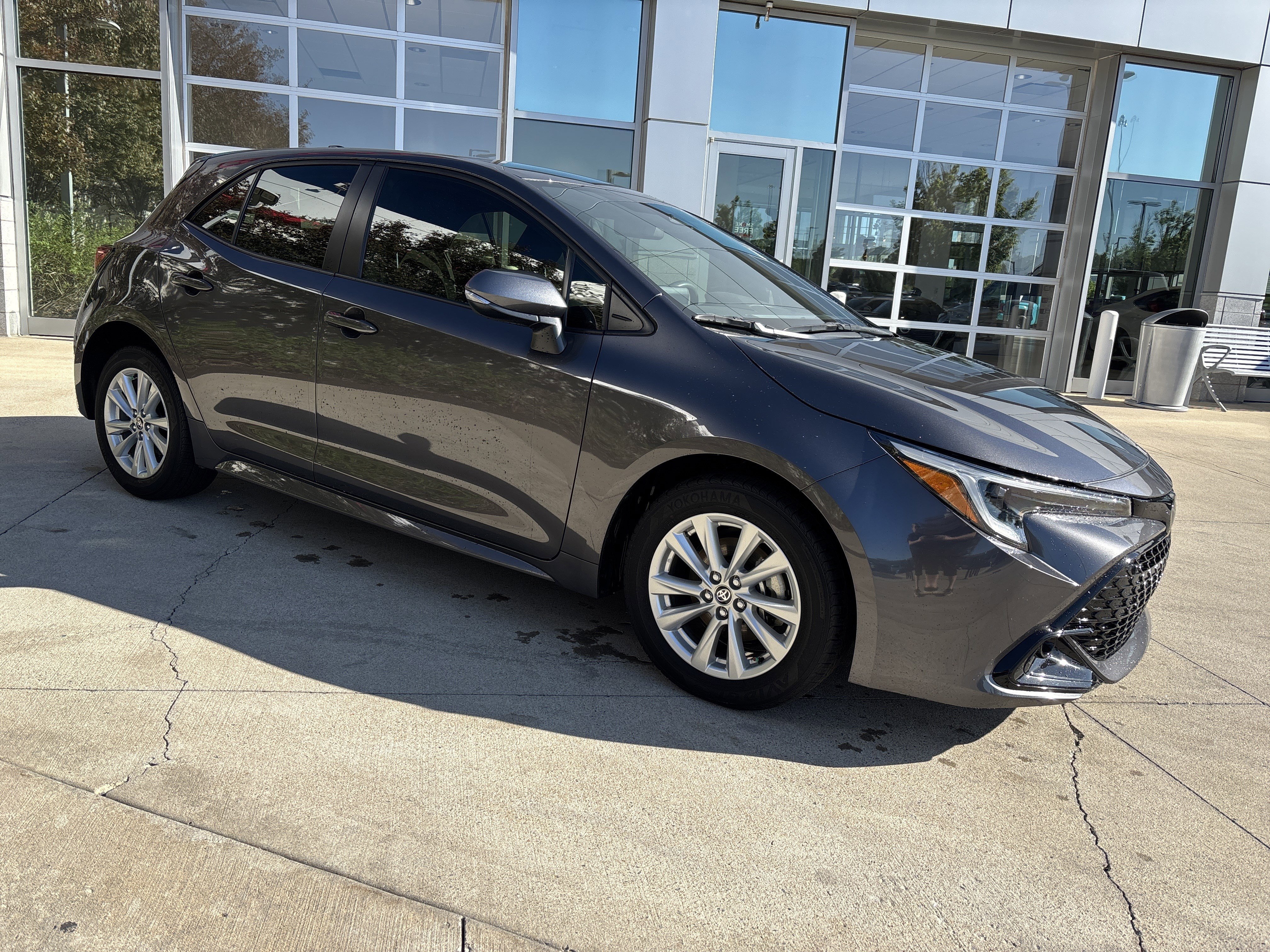 Used 2024 Toyota Corolla SE FWD image 2