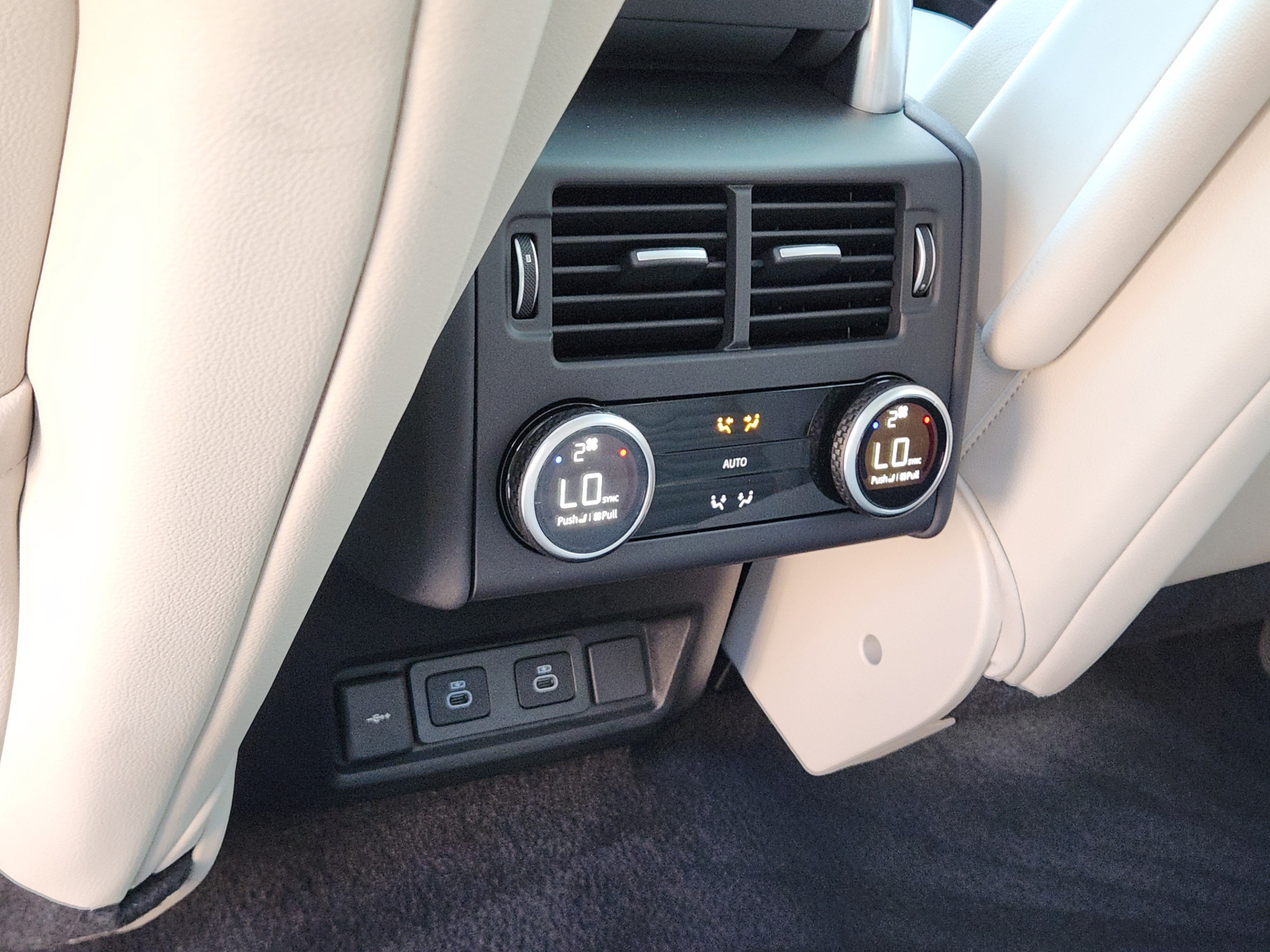 Certified 2025 Land Rover Discovery S AWD/4WD image 28