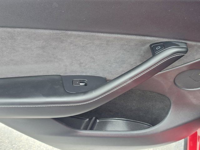 Used 2023 Tesla Model Y Long Range image 9