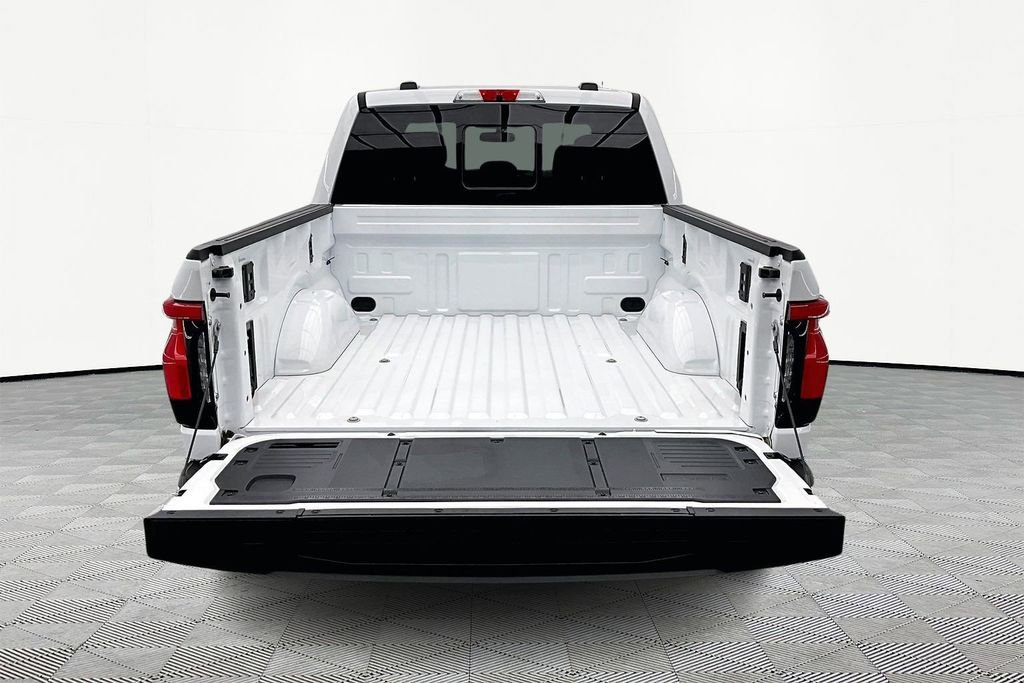 Used 2025 Ford F150 Lightning Lariat image 18