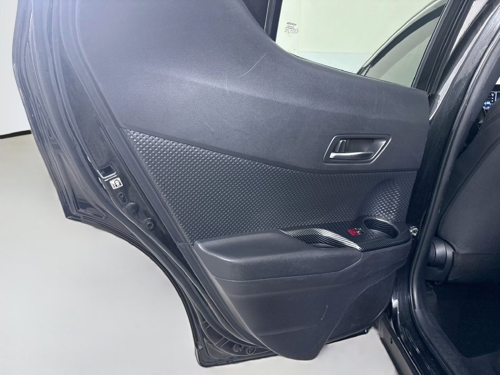 Used 2019 Toyota C-HR LE FWD image 24