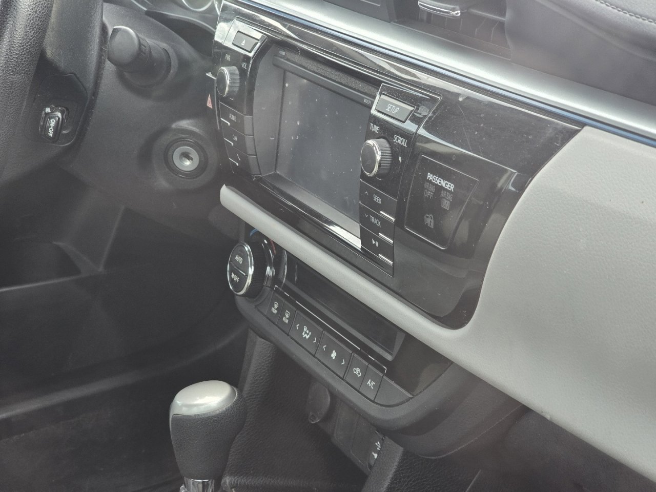 Used 2016 Toyota Corolla LE FWD image 15