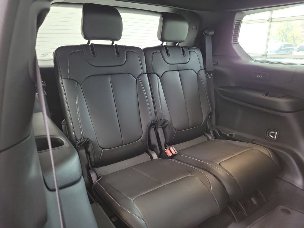 New 2025 Jeep Grand Cherokee L Limited w/ Black Appearance Package AWD/4WD image 10