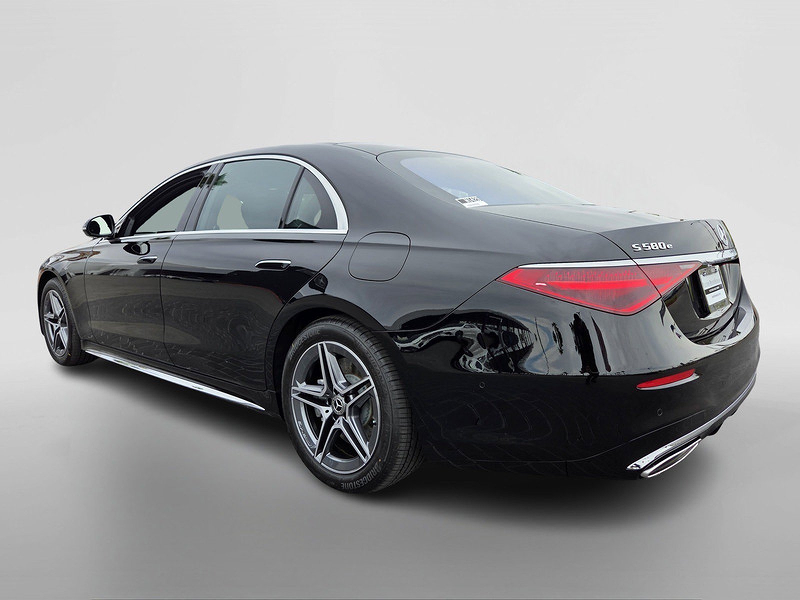 New 2026 Mercedes-Benz S 580e 4MATIC Sedan image 3