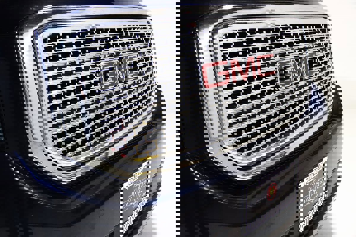 Used 2017 GMC Yukon SLT image 25