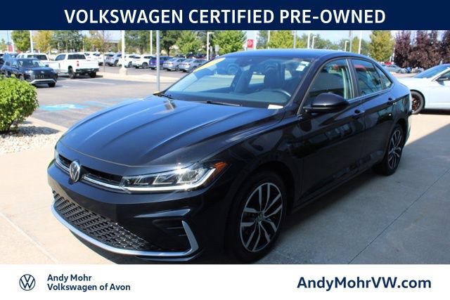 Used 2025 Volkswagen Jetta SE FWD image 3