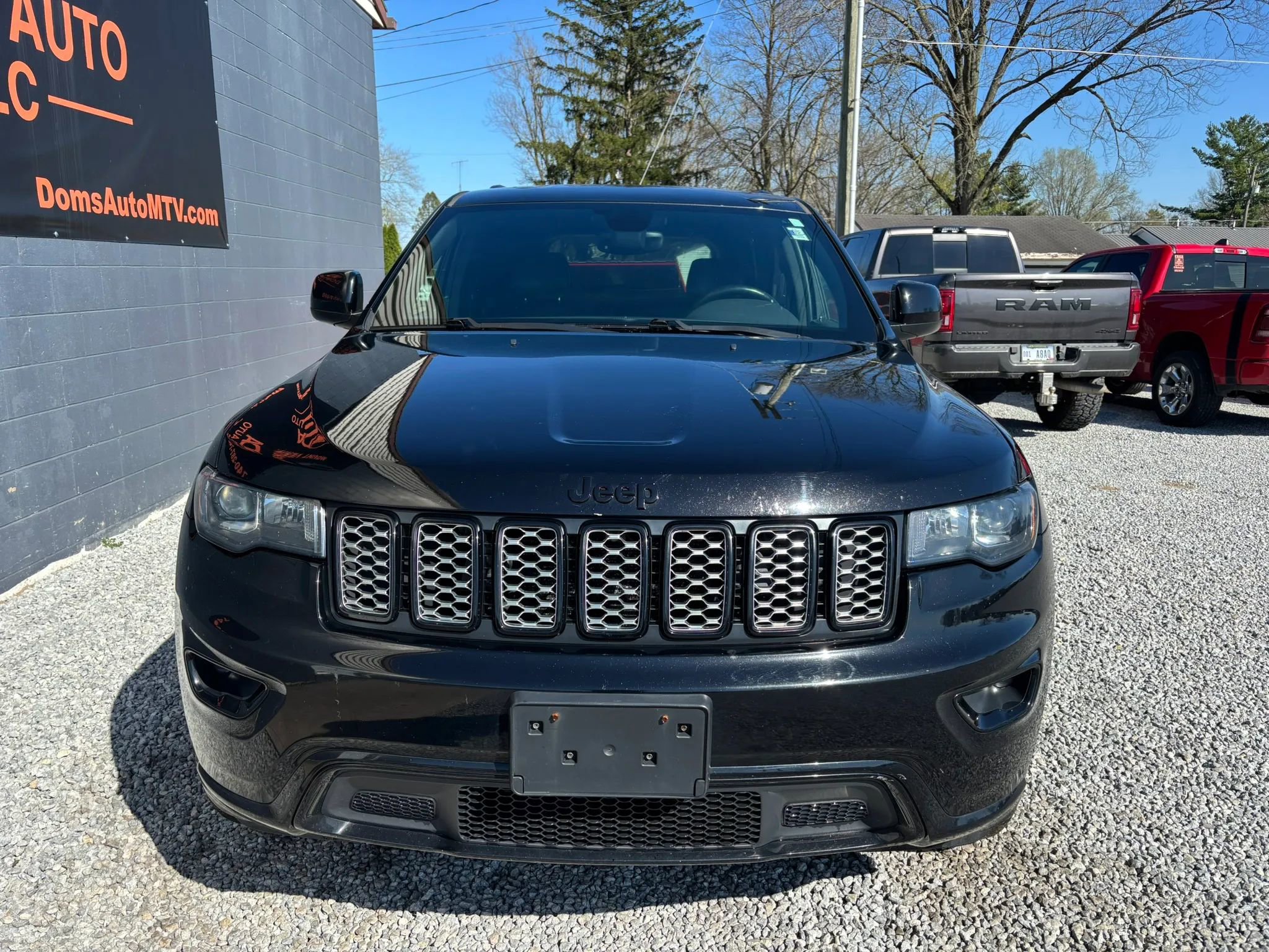 Used 2017 Jeep Grand Cherokee Altitude AWD/4WD image 10