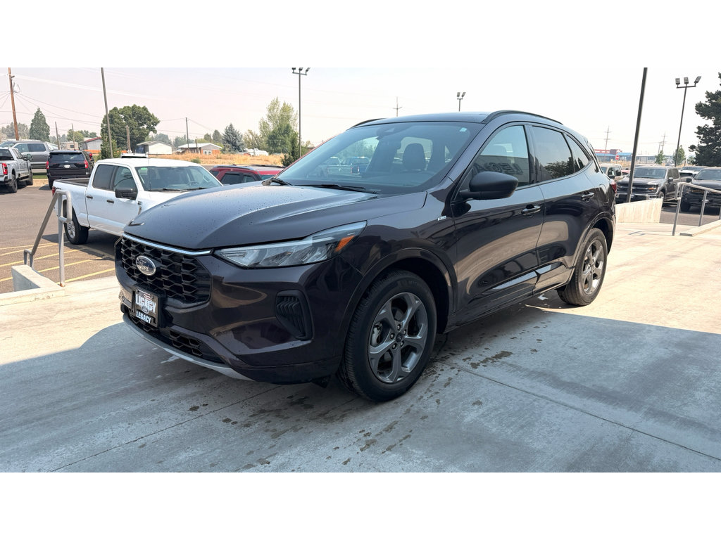 Used 2023 Ford Escape ST-Line w/ Tech Pack #1 AWD/4WD image 3