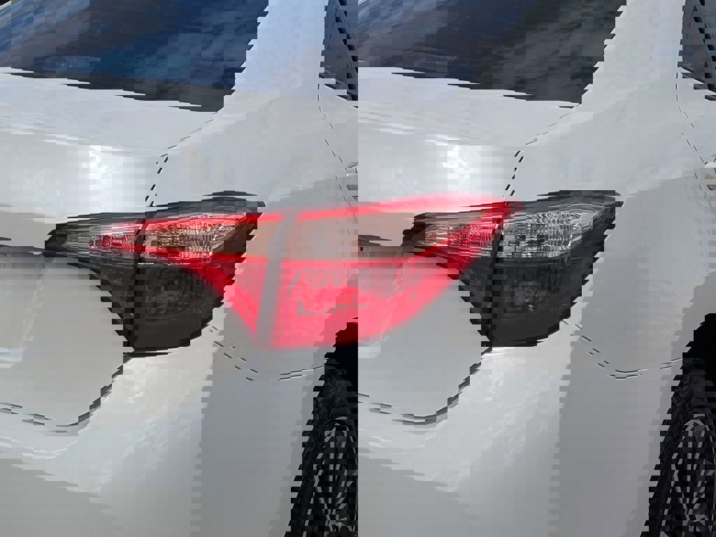 Used 2018 Toyota Corolla LE image 7