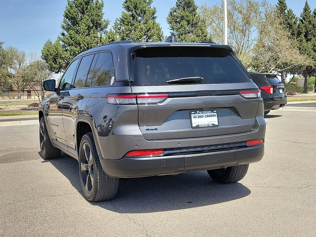 Used 2023 Jeep Grand Cherokee Altitude AWD/4WD image 8
