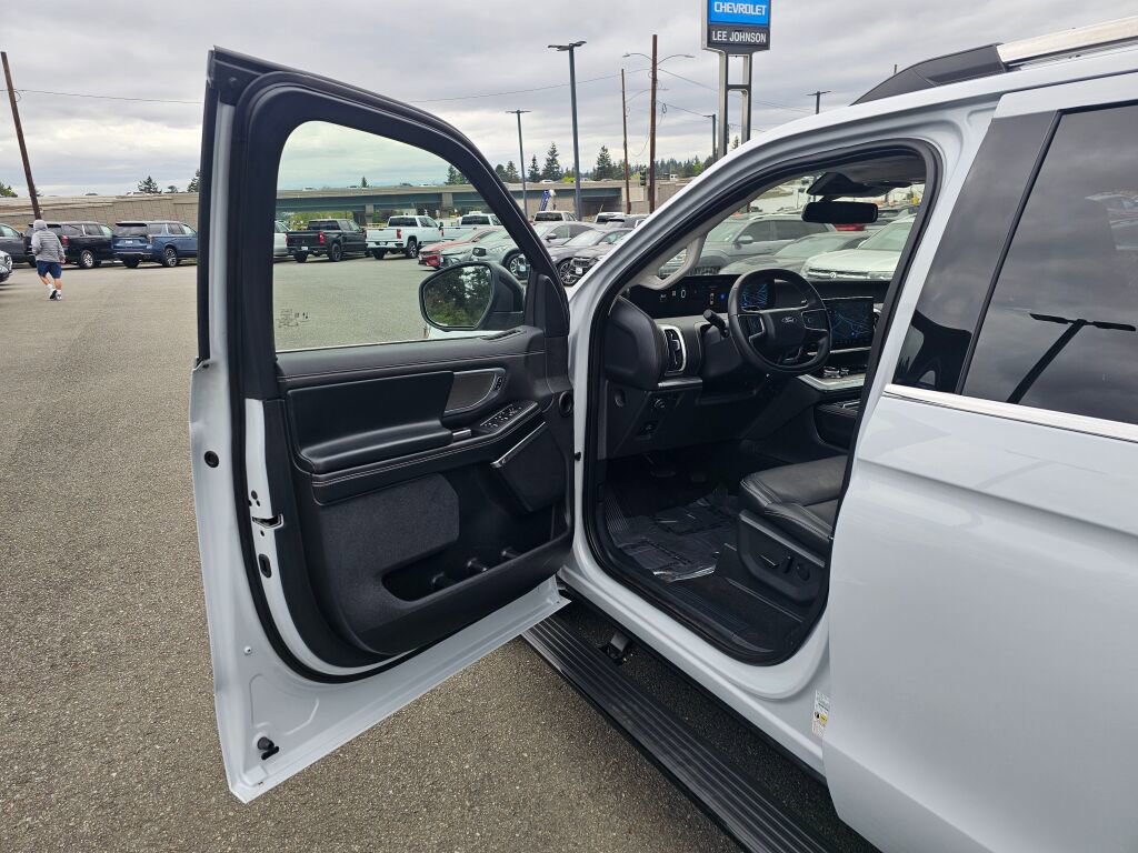 Used 2025 Ford Expedition Platinum AWD/4WD image 20