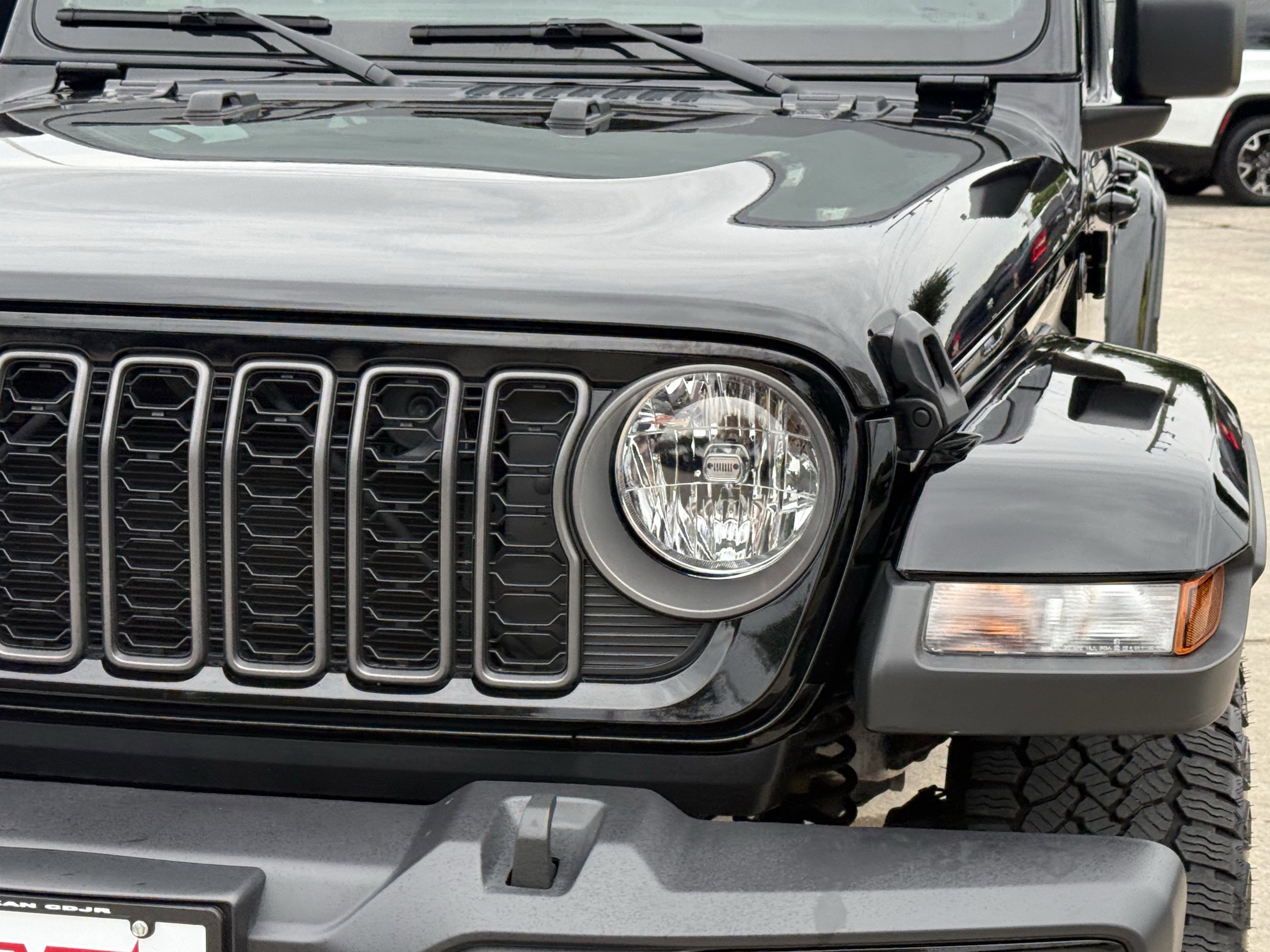 Used 2025 Jeep Gladiator Sport AWD/4WD image 12