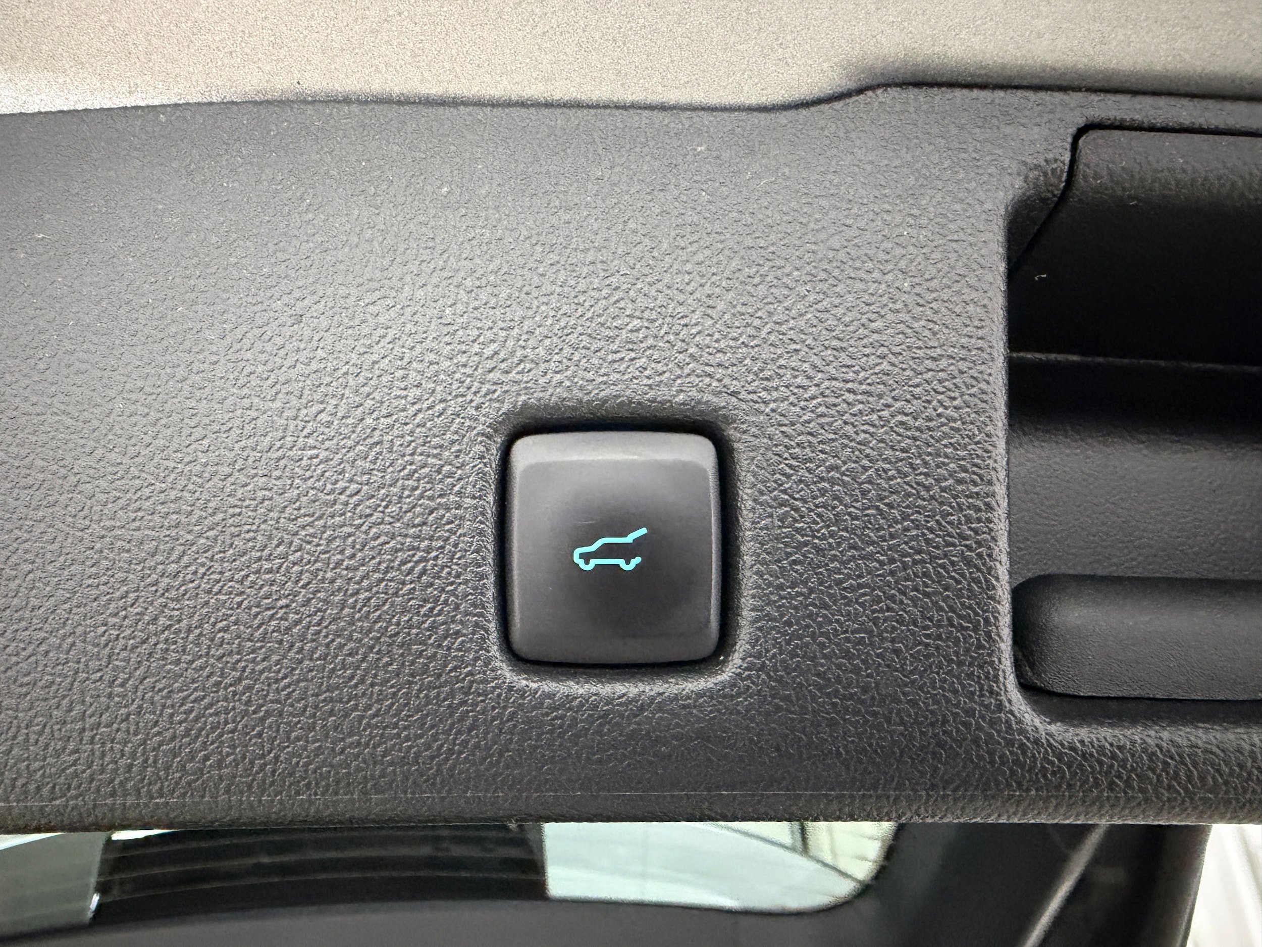 Certified 2022 Ford Escape Titanium AWD/4WD image 32