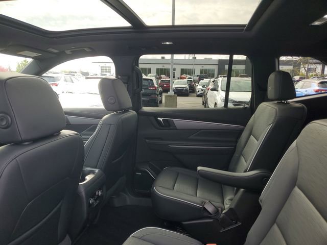 Certified 2025 Buick Enclave Sport Touring w/ Power Package AWD/4WD image 10