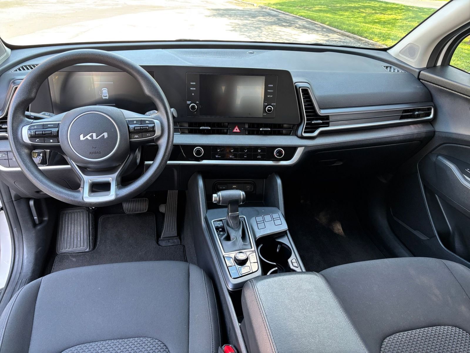 Used 2025 Kia Sportage LX FWD image 28