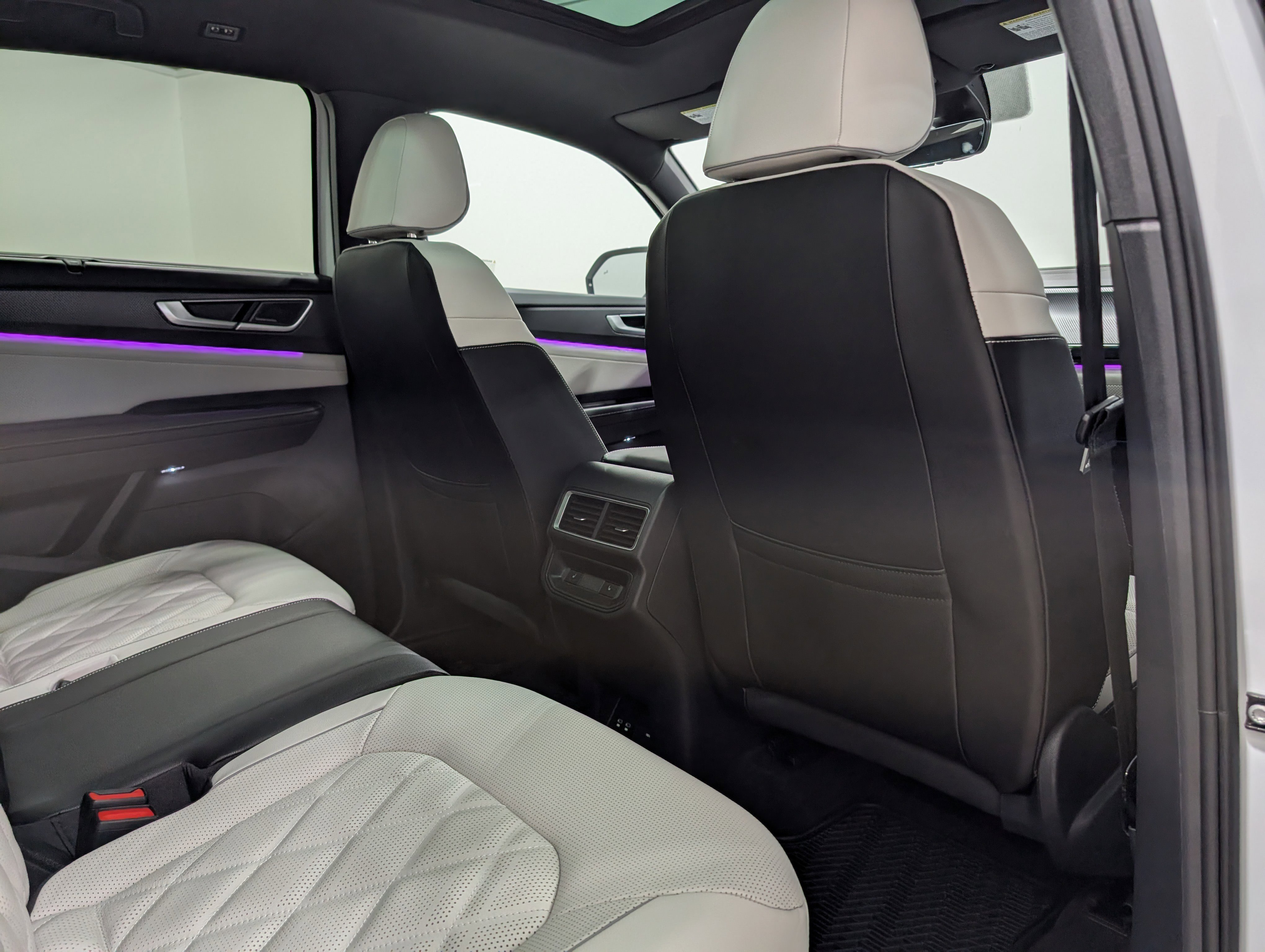 Used 2026 Volkswagen Atlas Cross Sport SEL Premium R-Line image 16