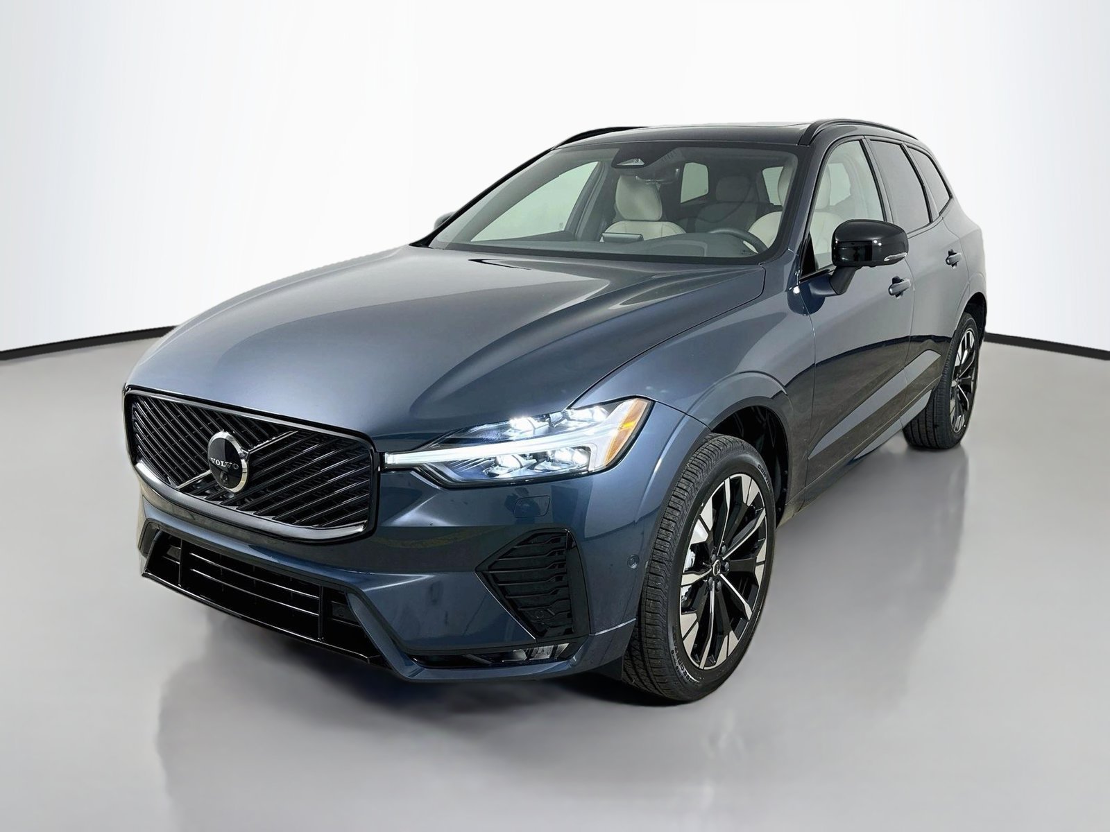 New 2027 Volvo XC60 B5 Plus AWD/4WD image 1
