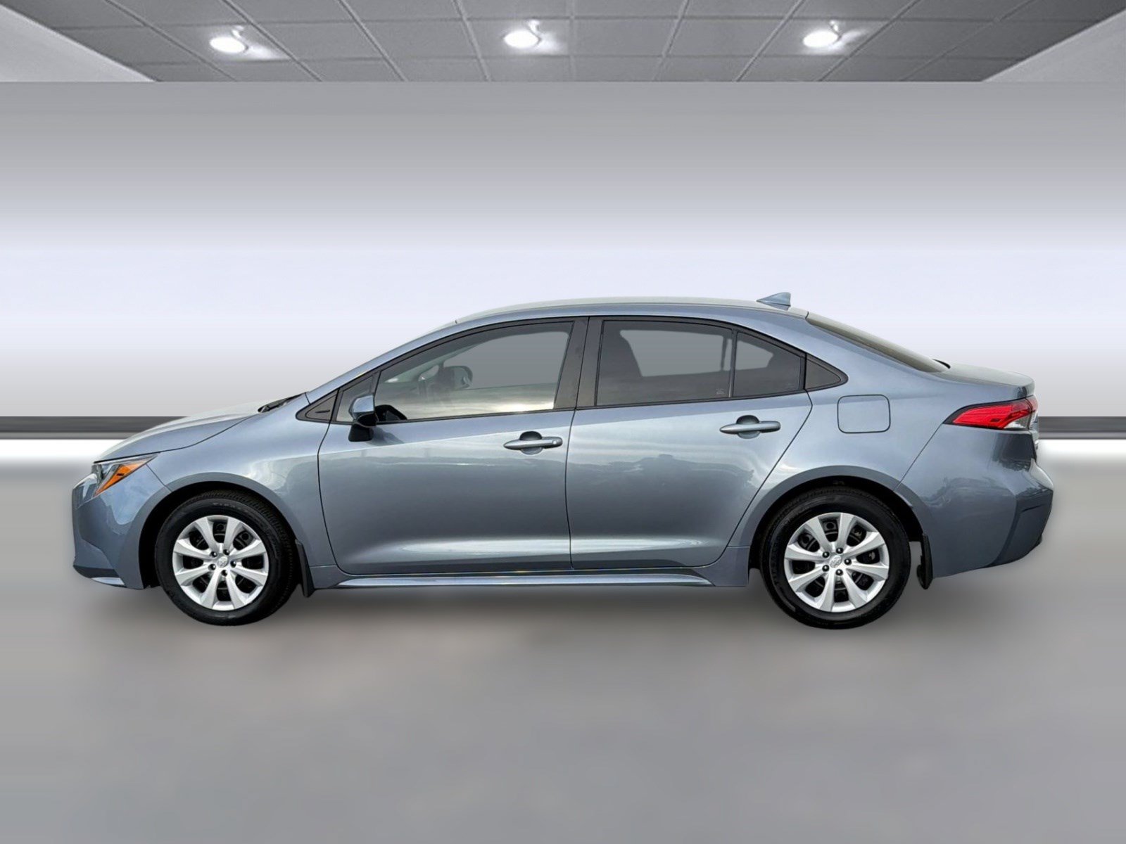 Used 2025 Toyota Corolla LE FWD image 2