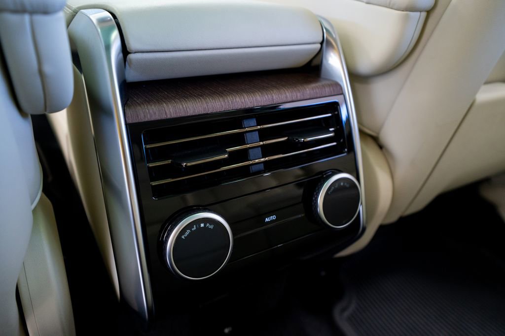 Used 2024 Land Rover Range Rover Long Wheelbase SE image 51