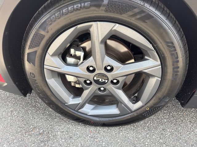Used 2025 Kia K4 FWD image 25