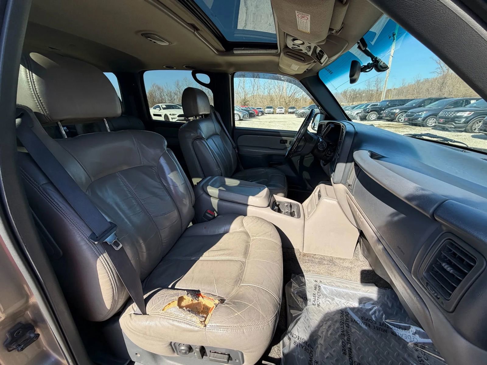 Used 2000 Chevrolet Suburban 2500 LT w/ LT Preferred Equipment Group image 18