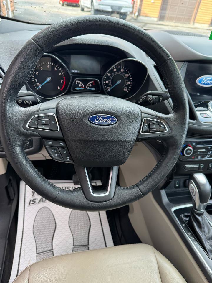 Used 2019 Ford Escape Titanium AWD/4WD image 9