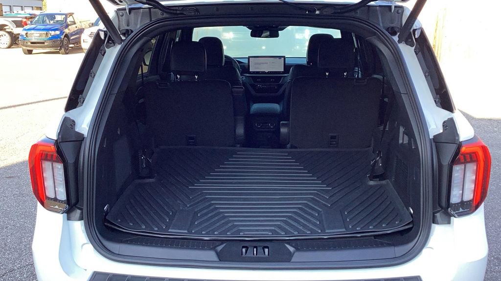 Used 2025 Ford Explorer ST image 10