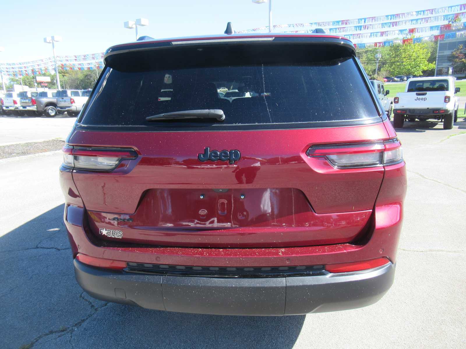 Used 2023 Jeep Grand Cherokee L Laredo image 4