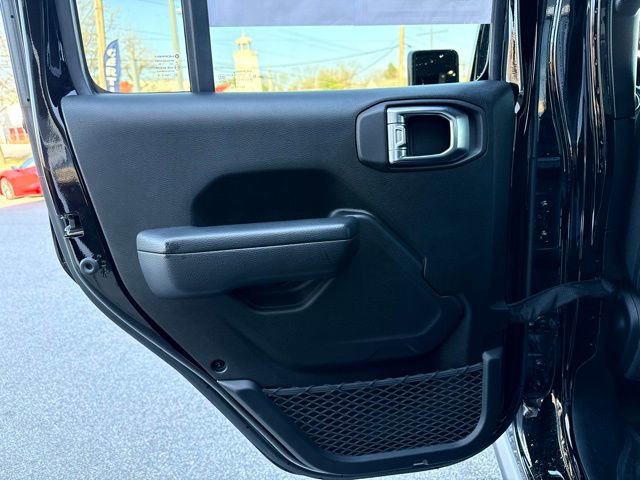 Used 2023 Jeep Gladiator Rubicon w/ LED Lighting Group image 40