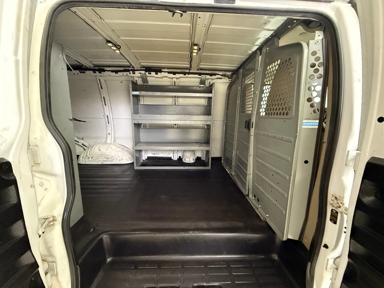 Used 2017 Chevrolet Express 2500 image 78