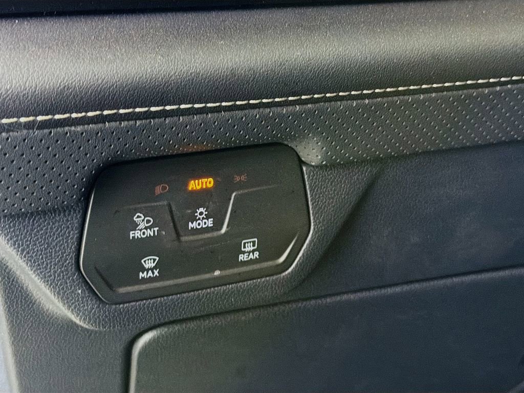 Used 2025 Volkswagen Atlas Cross Sport SE FWD image 12