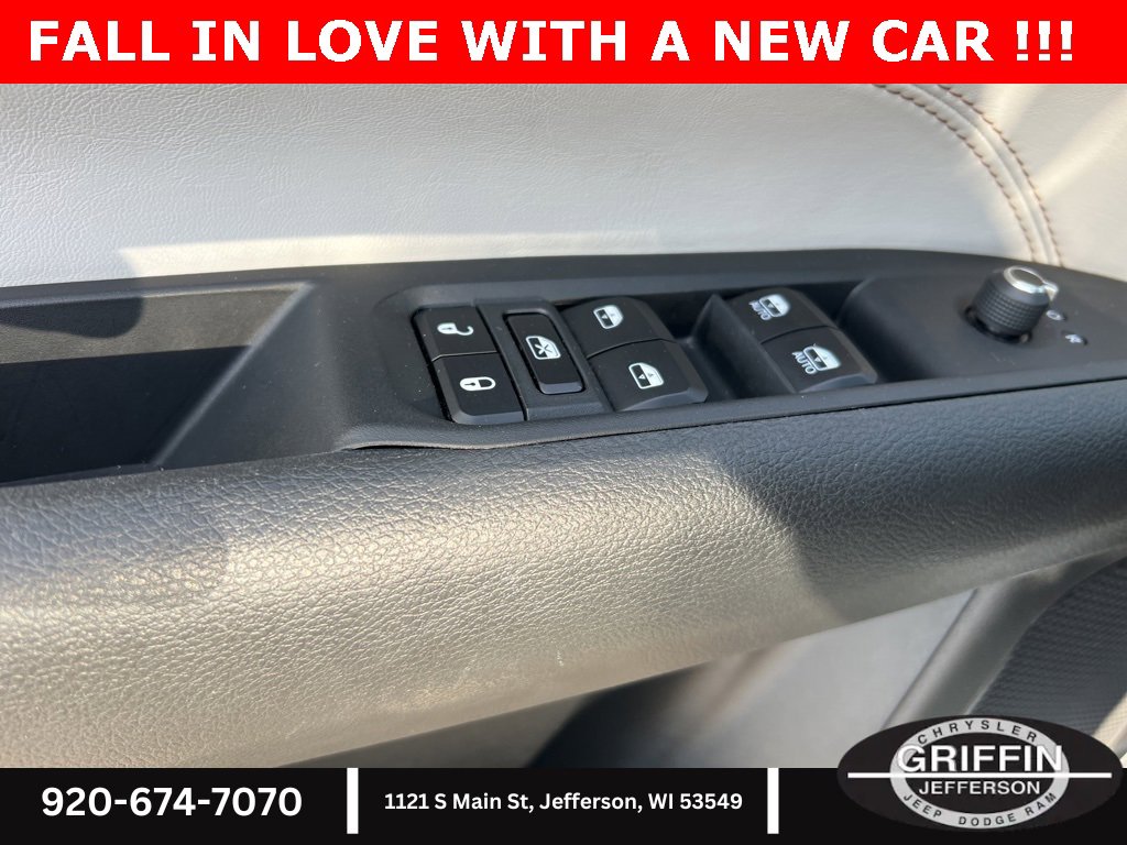 Used 2024 Jeep Compass Limited image 16